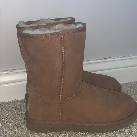 Women’s size 8 UGG CLASSIC SHORT II BOOT - Picture 4 of 8